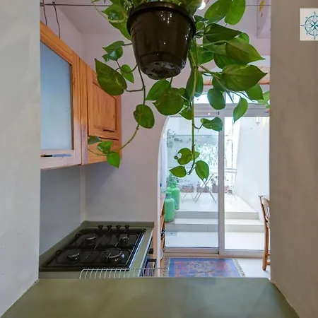 Perfect Appointed Studio Apartment *